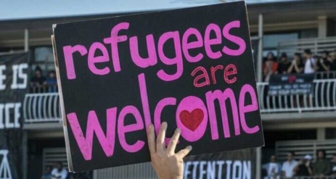 A hand written sign saying 'Refugees are welcome'